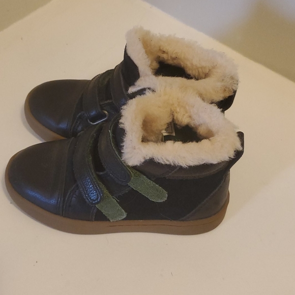 Toddler Uggs - Picture 2 of 3